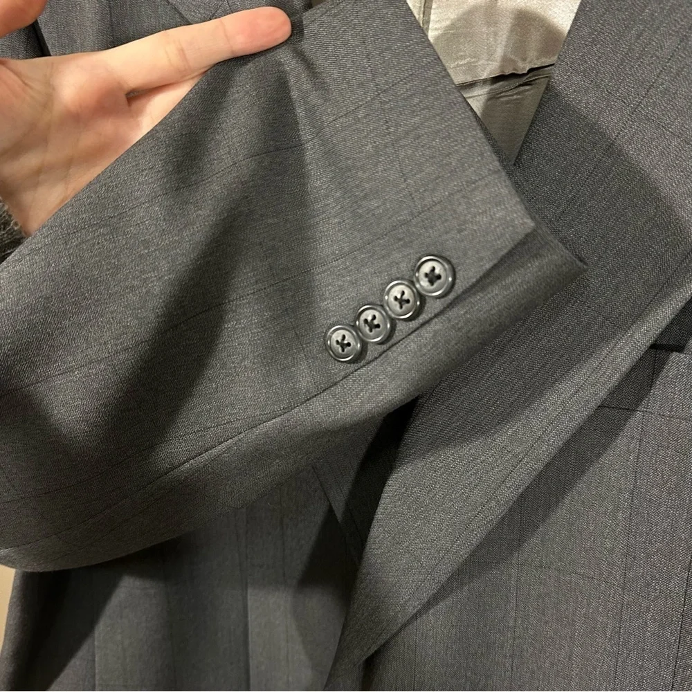 Burberrys Wool Gray Suit 42R jacket / 40W trousers Two-Button Blazer